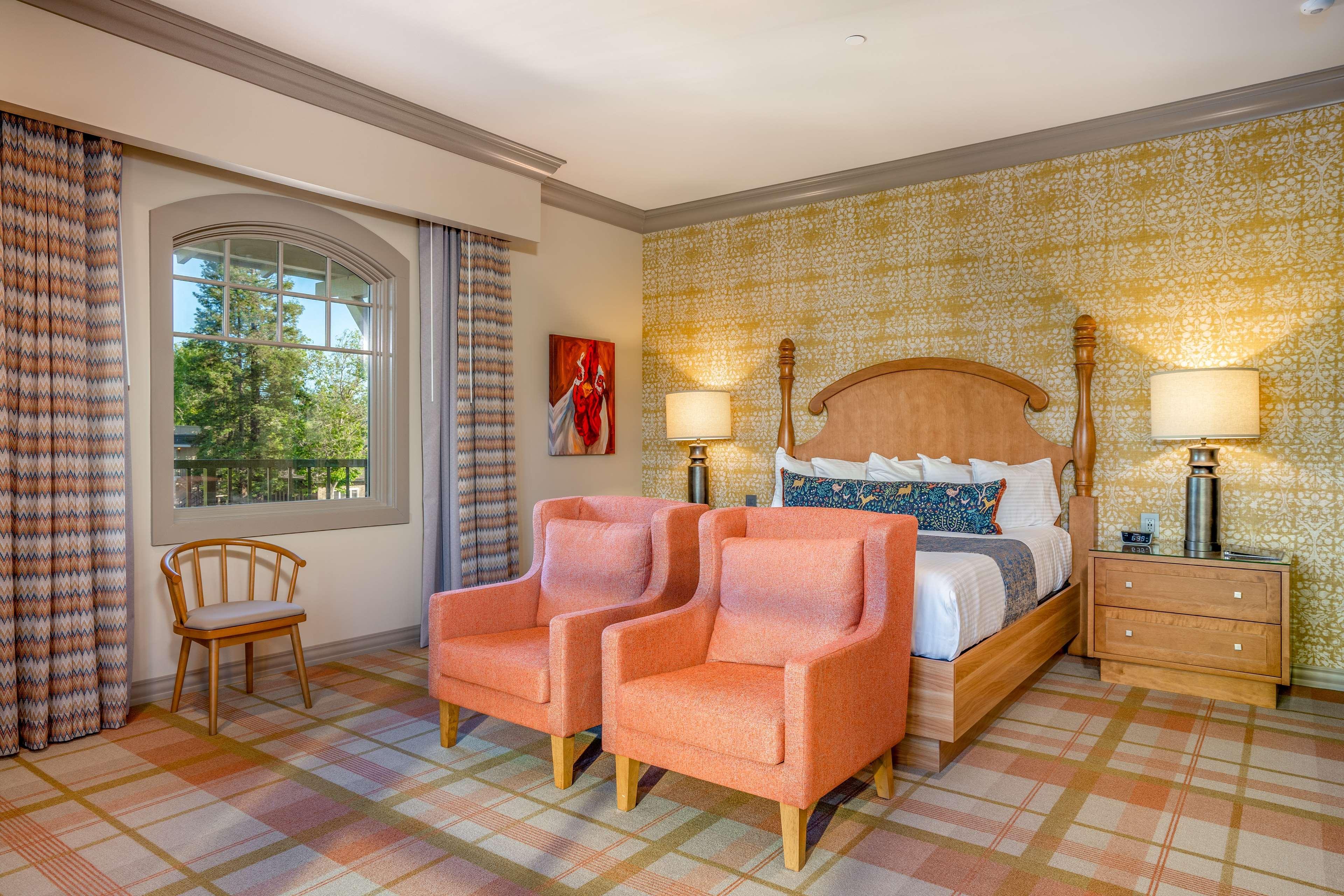 The Agrarian Hotel; Western Signature Collection Hotel 3*